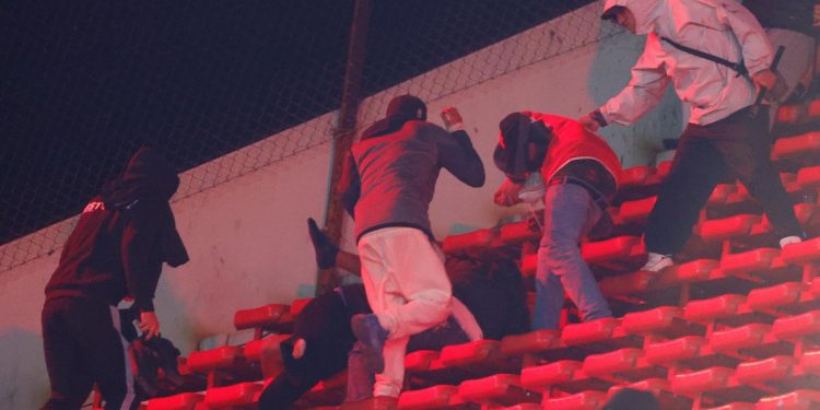 Brutal ataque en Avellaneda deja 19 hinchas de la U heridos, 13 graves y uno en riesgo vital