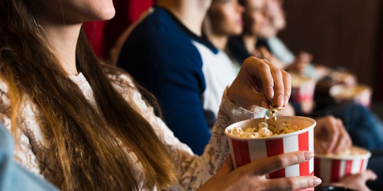 7 de cada 10 personas declara estar concentrado en la película cuando van al cine